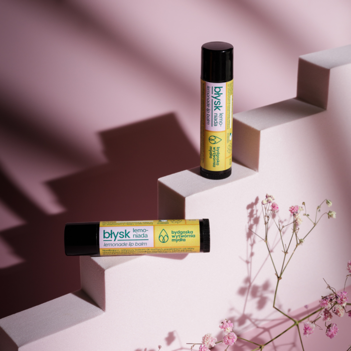 naturalny-balsam-do-ust-blysk-lemoniada.png