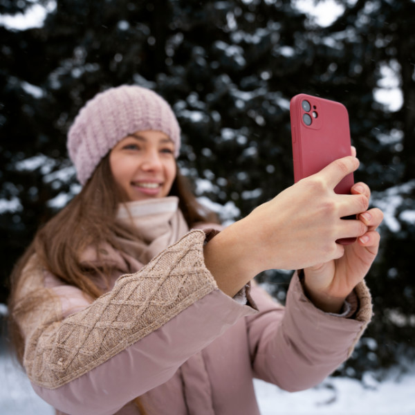 zima dlonie dziewczyna selfie